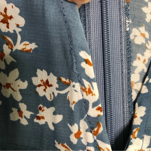 Faithfull the Brand Chloe Corn Flower Midi Dress 2 - Picture 15 of 15